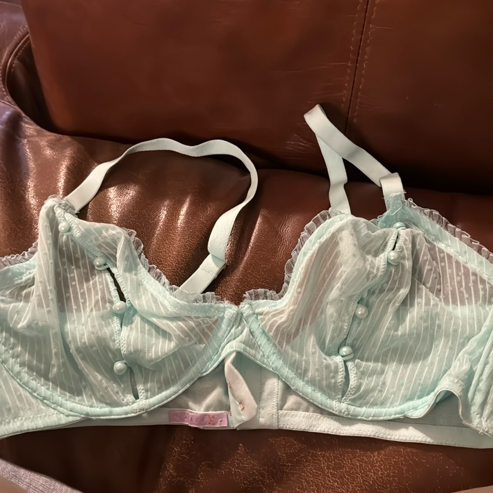 NWOT Savage X Fenty unlined Underwire Bra -38D